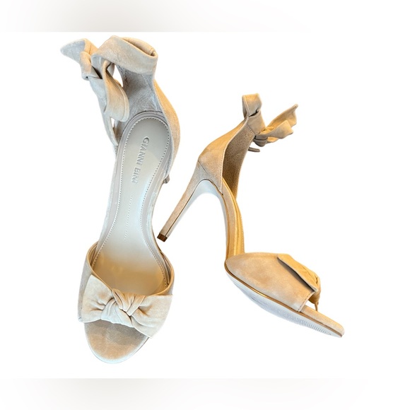 Gianna Bini Stiletto suede heels Size 8.5 Beige/Sand - Picture 1 of 7
